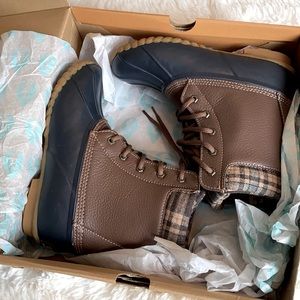 NWB, Sporto the original duck boot size 6M